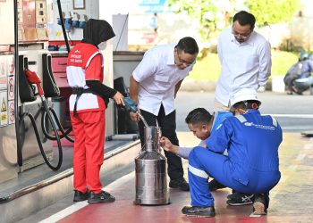 Dirut Pertamina Cek Langsung Kualitas BBM di SPBU, Gandeng Lembaga Independen